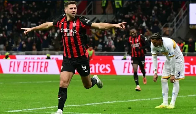 Milani nuk i ndahet Interit, garë e fortë në Serie A