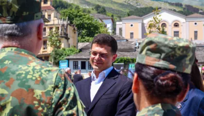 Ministri i Mbrojtjes thirrje të rinjve: Keni edhe 24 orë të aplikoni për t’u bërë ushtarë