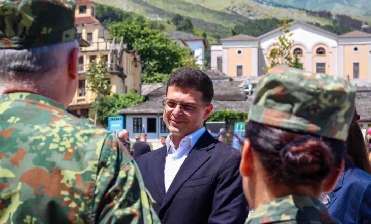 Ministri i Mbrojtjes thirrje të rinjve: Keni edhe 24 orë të aplikoni për t’u bërë ushtarë