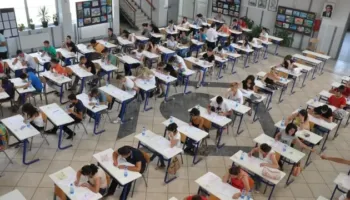 Ministria e Arsimit ndryshon rregullat e maturës/ Forcohen kontrollet gjatë testimit për të shmangur rrjedhjen e tezave