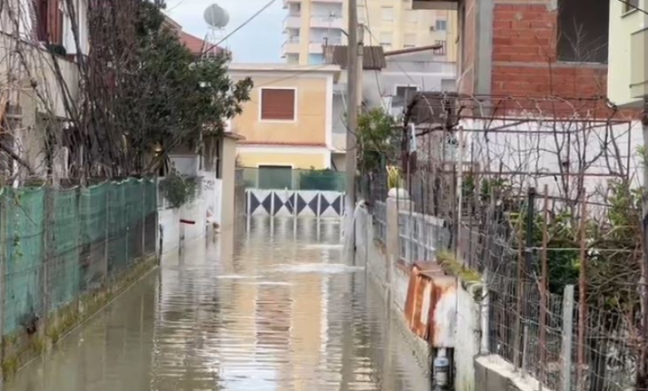 Ministria e Mbrojtjes: Shkarkohet hidrocentrali i Fierzës, si paraqitet situata në të gjitha qarqet