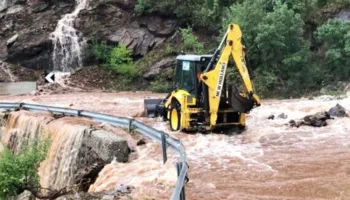 Ministria e Mbrojtjes: Situatë kritike në Gjirokastër dhe Dibër, rrugë të pakalueshme, rrezik nga lumenjtë