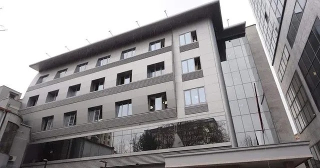 Ministria e Shëndetësisë rrit çmimet e ilaçeve brenda ditës me 4000%