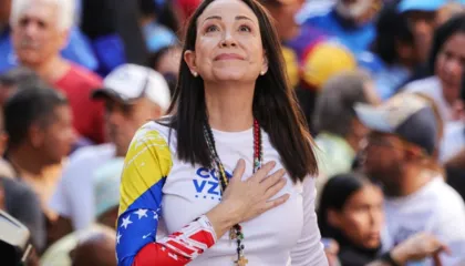 “Mirënjohje për angazhimin e tij ndaj lirisë së vendit”/ Fitoi Nobel-in për Paqe, udhëheqësja e opozitës venezueliane i dhuron medaljen e saj Presidentit Trump