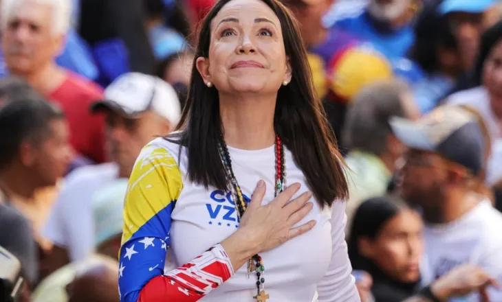 “Mirënjohje për angazhimin e tij ndaj lirisë së vendit”/ Fitoi Nobel-in për Paqe, udhëheqësja e opozitës venezueliane i dhuron medaljen e saj Presidentit Trump