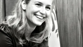 “Mirupafshim Shqipëri, llaçin e shpifjeve dhe pluhurin e konspiracioneve t’i kam lënë në derë”, Lea Ypi reagon pas përfoljes si kryeministre teknike: Për vete do mbaj…