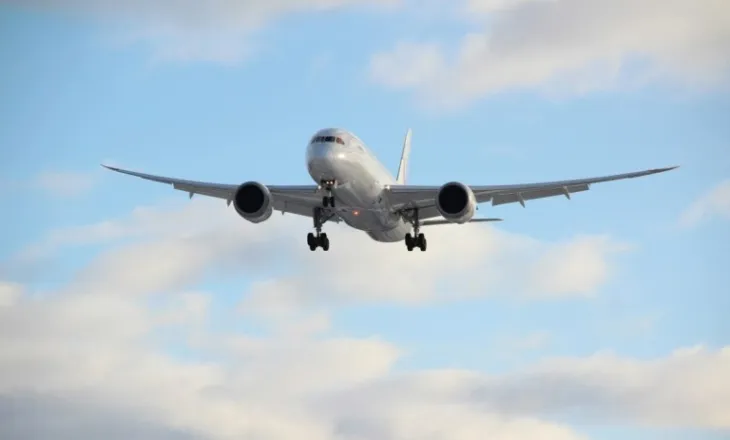 Mister në ajër: Një avion me pasagjerë zhduket nga radarët, nuk dihet fati i tyre