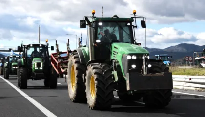 Mitsotakis ofron masat për fermerët, por tensionet vazhdojnë ende