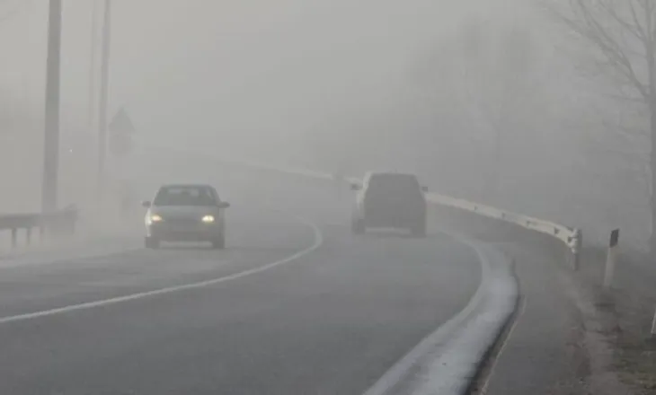 Mjegull e dendur në aksin Korçë-Pogradec, vështirësi në qarkullim