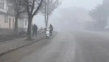 Mjegulla e dendur në aksin Korçë-Pogradec, autoritetet apelojnë kujdes në qarkullim