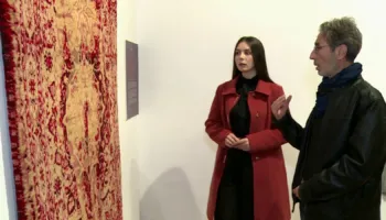 Mjeshtri i endjes që bashkon modernen dhe tradicionalen duke krijuar art mbi qilimat: Është zvogëluar numri i artizanëve, duhet të ruhet tradita