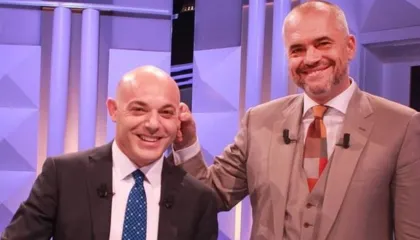 Moderatori e ftoi në një përballje, Rama me foton duke e kapur për veshi: Fevziu nuk kërkoj falje, i shërben tenxheres së tij