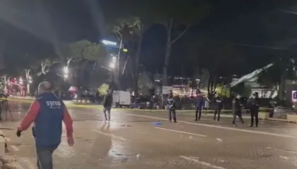 Molotovë dhe gaz lotësjellës, Kryeministria si “skenë krimi”, rrethohet nga ekspertët