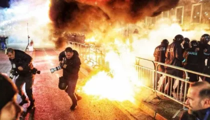 “Molotovi, armë vdekjeprurëse! Të futet në Kodin Penal”, Erjon Braçe reagon për protestën e opozitës