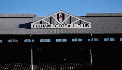 Momente paniku në stadium, shtyhet dueli Fulhem-Liverpul