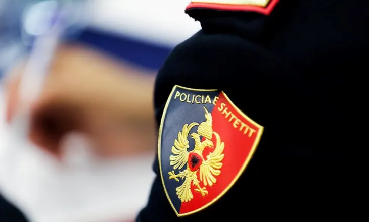 Morën para për të mos arrestuar një person, arrestohet shefi dhe dy policë