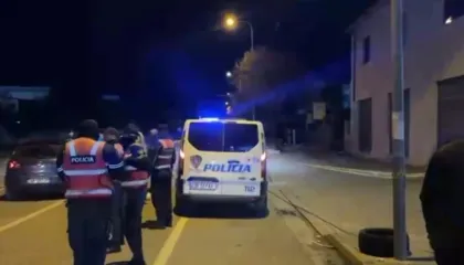 Mori pa leje makinën e të atit dhe u largua nga shtëpia, 14-vjeçari nga Hasi kapet nga policia në Mitrovicë (EMRI)