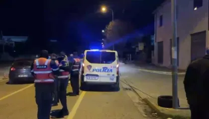 Mori pa leje makinën e të atit dhe u largua nga shtëpia, 14-vjeçari nga Hasi kapet nga policia në Mitrovicë