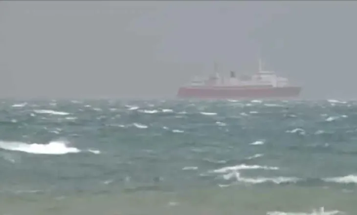 Mot i keq në det, ndalohet lundrimi i mjeteve të vogla në Vlorë