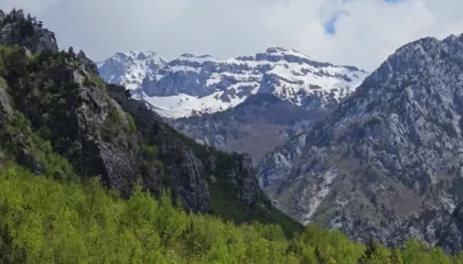 Mot i kthjellët por i ftohtë, parashikimi për këtë të hënë