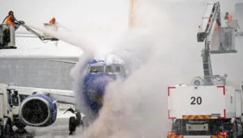 Moti ekstrem godet SHBA, mijëra familje pa energji elektrike, mbi 13 mijë fluturime të anuluara