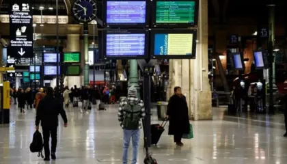 Moti i acartë paralizon fluturimet në Evropën Qendrore, vonesa deri në dy orë