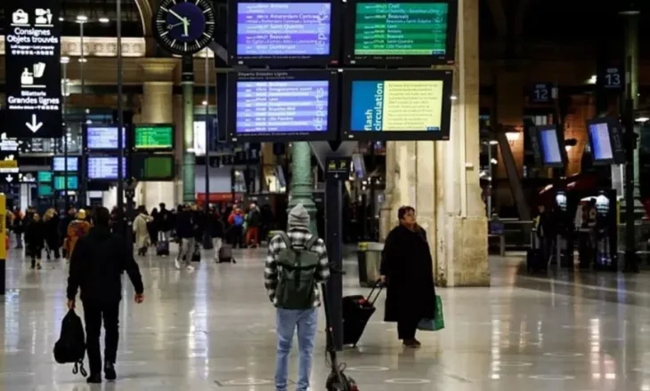 Moti i acartë paralizon fluturimet në Evropën Qendrore, vonesa deri në dy orë