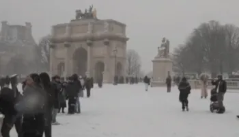 Moti i acartë “pushton” Francën