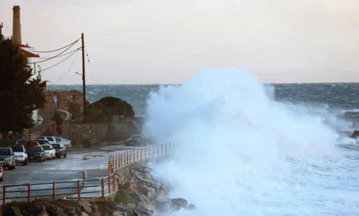 Moti i ftohtë përfshin edhe Greqinë: rënie temperaturash, borë dhe erëra të forta