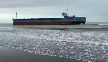 Moti i keq, anija me flamurin e Tanzanisë mbetet e bllokuar pranë bregut të Tales në Lezhë