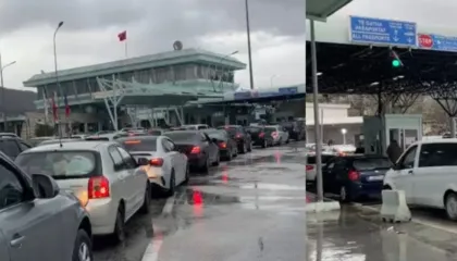 Moti i keq, anulohet lundrimi i tragetit Bari-Durrës! Flusk i madh mjetesh në kufi me Greqinë