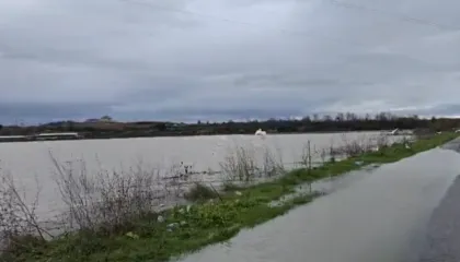 Moti i keq, bashkia e Durrësit thirrje qytetarëve: Pritet stuhi ere e fortë. Shmangni lëvizjet e panevojshme