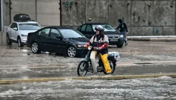 Moti i keq ‘gjunjëzon’ Greqinë/ Mbyllen të gjitha shkollat në Athinë! Alarm i kuq në disa zona