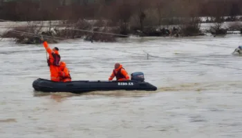Moti i keq, Ministria e Mbrojtjes: Situatë e rënduar në 6 qarqe, rrëshqitje dherash dhe vështirësi në qaekullim