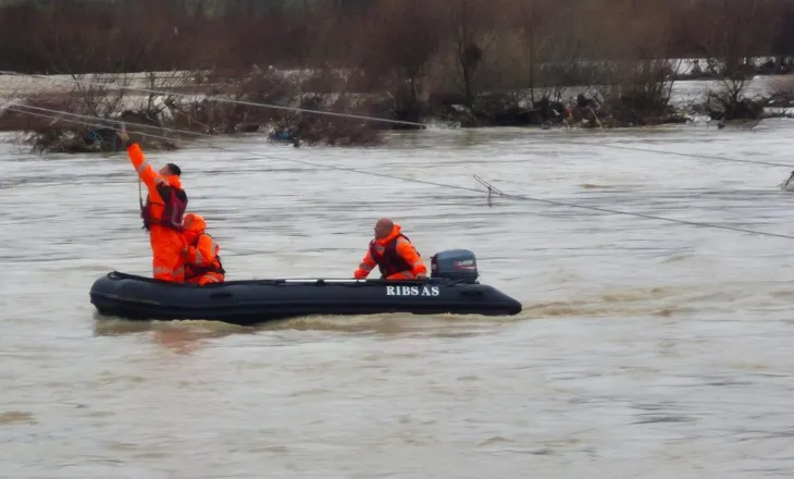 Moti i keq, Ministria e Mbrojtjes: Situatë e rënduar në 6 qarqe, rrëshqitje dherash dhe vështirësi në qaekullim
