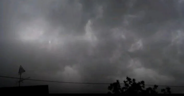 Moti i keq në Elbasan lë rreth 10 mijë banorë në errësirë totale