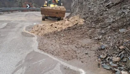 Moti i keq në Kukës, disa fshatra probleme me energjinë elektrike