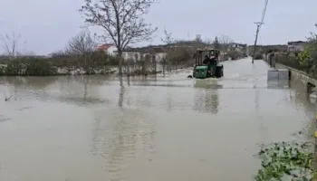 Moti i keq në qarkun e Durrësit, gjithsej 848 banorë të evakuuar/ 2800 ha tokë në Sukth ende të përmbytura