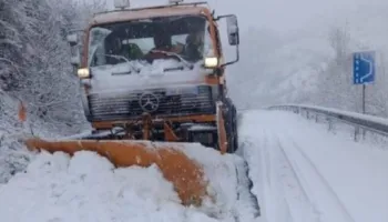 Moti i keq në Shqipëri/ Policia Rrugore apel drejtuesve të mjeteve: Bëni kujdes në..