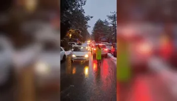 Moti i keq në vend, ngrica e dëbora bllokojnë qarkullimin në Qafën e Llogarasë