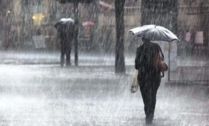 Moti i keq në vend/ Paralajmërime për rrezik përmbytjesh dhe reshje dëbore, qarqet më të rrezikuara