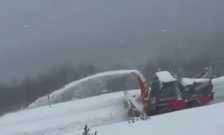 Moti i keq në vend, Rama apel qytetarëve: Tregoni kujdes, ekipet e ARSH ndodhen në terren për të mbajtur akset rrugore hapur