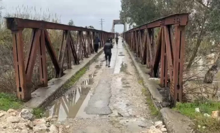 Moti i keq në Vlorë/ Evakuohen 13 banesa në Novoselë, rritet niveli i ujit