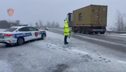 Moti i keq pushton vendin, policia: Ja akset ku zinxhirët janë të detyrueshëm