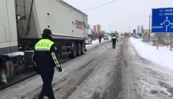 Moti i keq pushton vendin, policia në gatishmëri: Akset ku zinxhirët janë të detyrueshëm