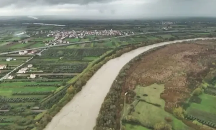 Moti i keq/ Rritet niveli i lumit Vjosa, banorët rrezikojnë përmbytjen