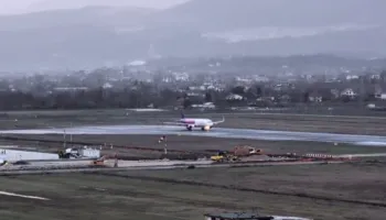 Moti i keq shkak për anulimin e uljes së dy avionëve në Rinas, Balluku: Do të ketë vonesa në fluturime