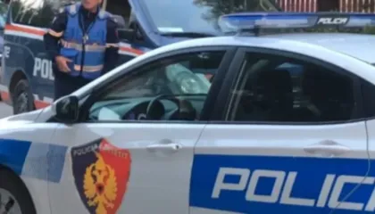 Moti i keq shkakton aksident në Rrugën e Kombit, autobusi përmbyset në rrugë