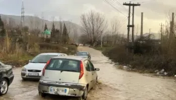 Moti i keq, vijon situata problematike në Kurbin/ Dëme në disa biznese, aksi Mamurras-Laç prej 2 orësh i bllokuar
