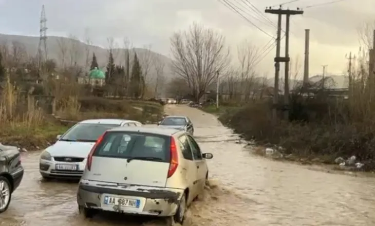 Moti i keq, vijon situata problematike në Kurbin/ Dëme në disa biznese, aksi Mamurras-Laç prej 2 orësh i bllokuar
